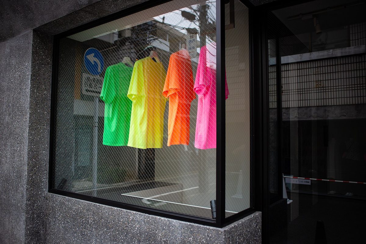 Cores e roupas em italiano: rosso, rossa, blu e a concordância
