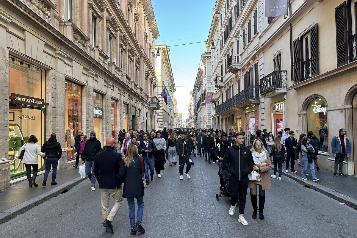 Descrevendo pessoas: aparência e personalidade em italiano