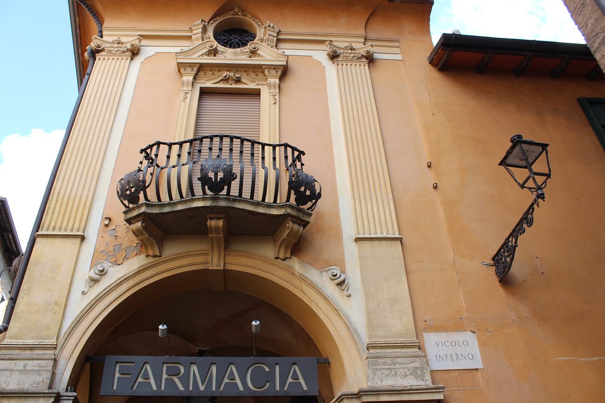 Emergências e saúde: aiuto, 112, farmacia e mi fa male