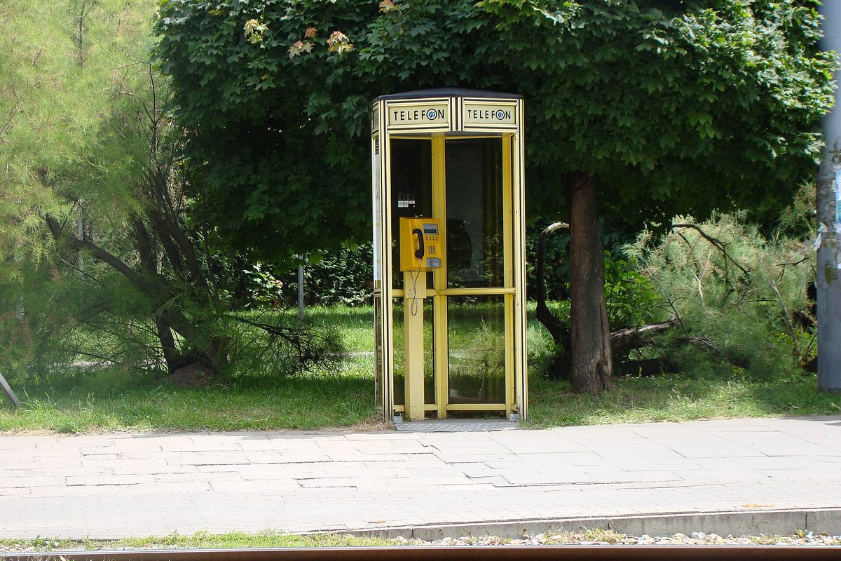 Telefone e mensagens: pronto, chi parla e e-mail formal